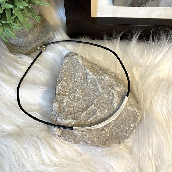 BLACK & STERLING SILVER NECKLACE - Picture 2 of 3